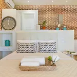 Golden Beachside Terrace Apartment *