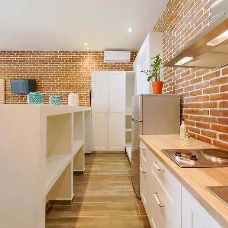 Golden Beachside Terrace Apartment