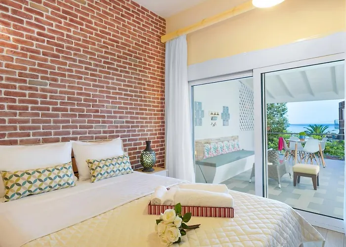 Golden Beachside Terrace *